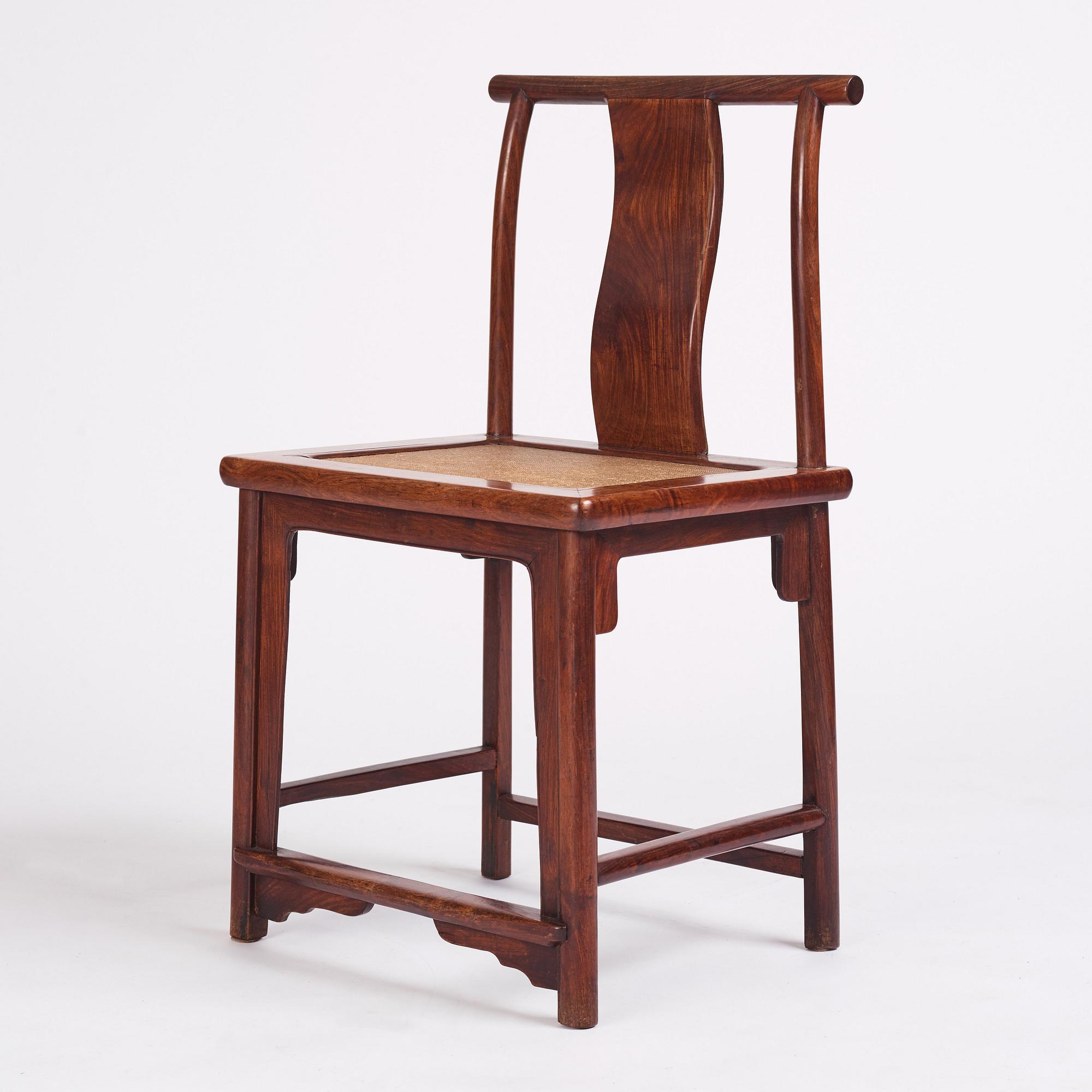 Stol, hardwood. Qingdynastin (1644-1912).