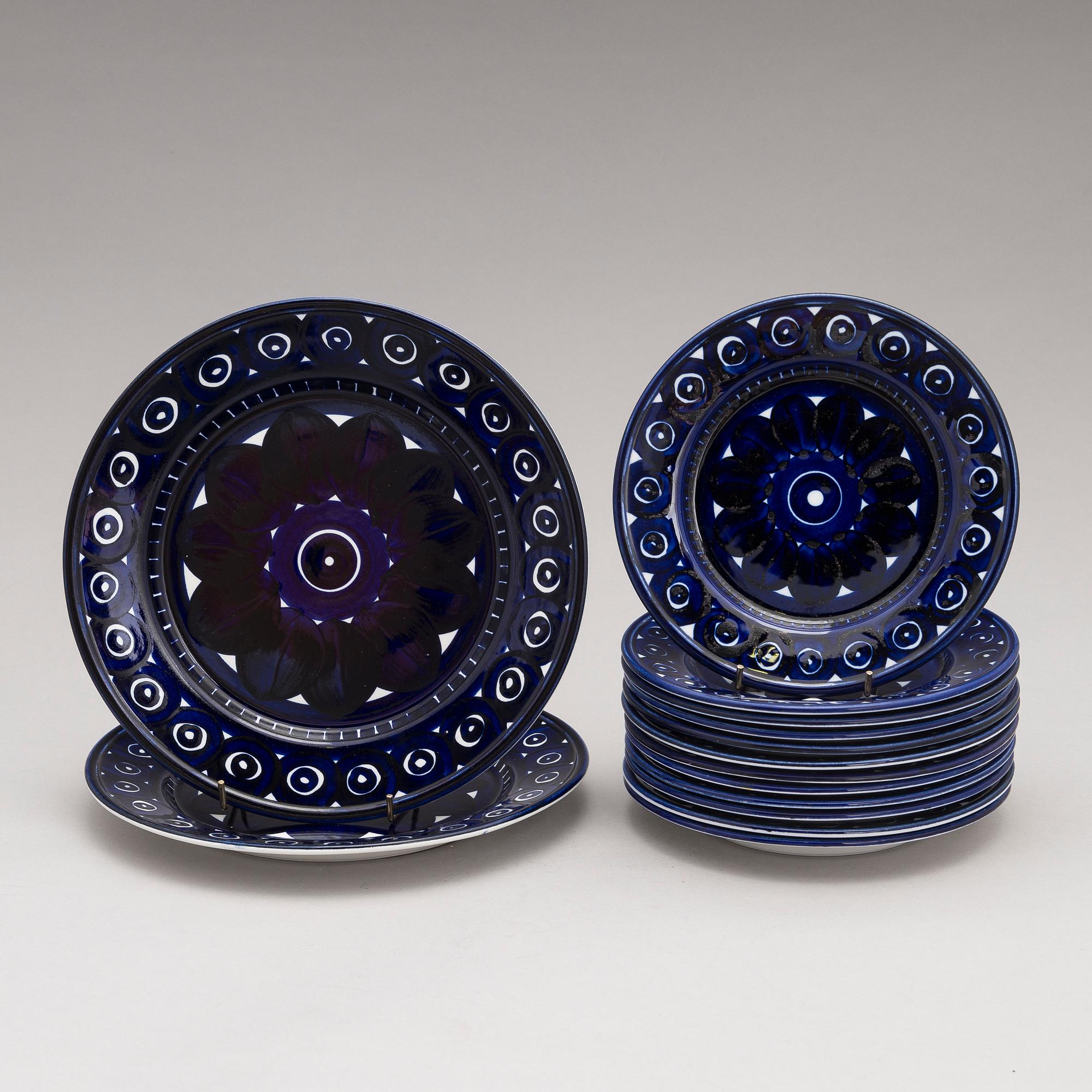 ULLA PROCOPÉ, A set of 14 'Valencia' dishes for Arabia, Finland, 1970s.