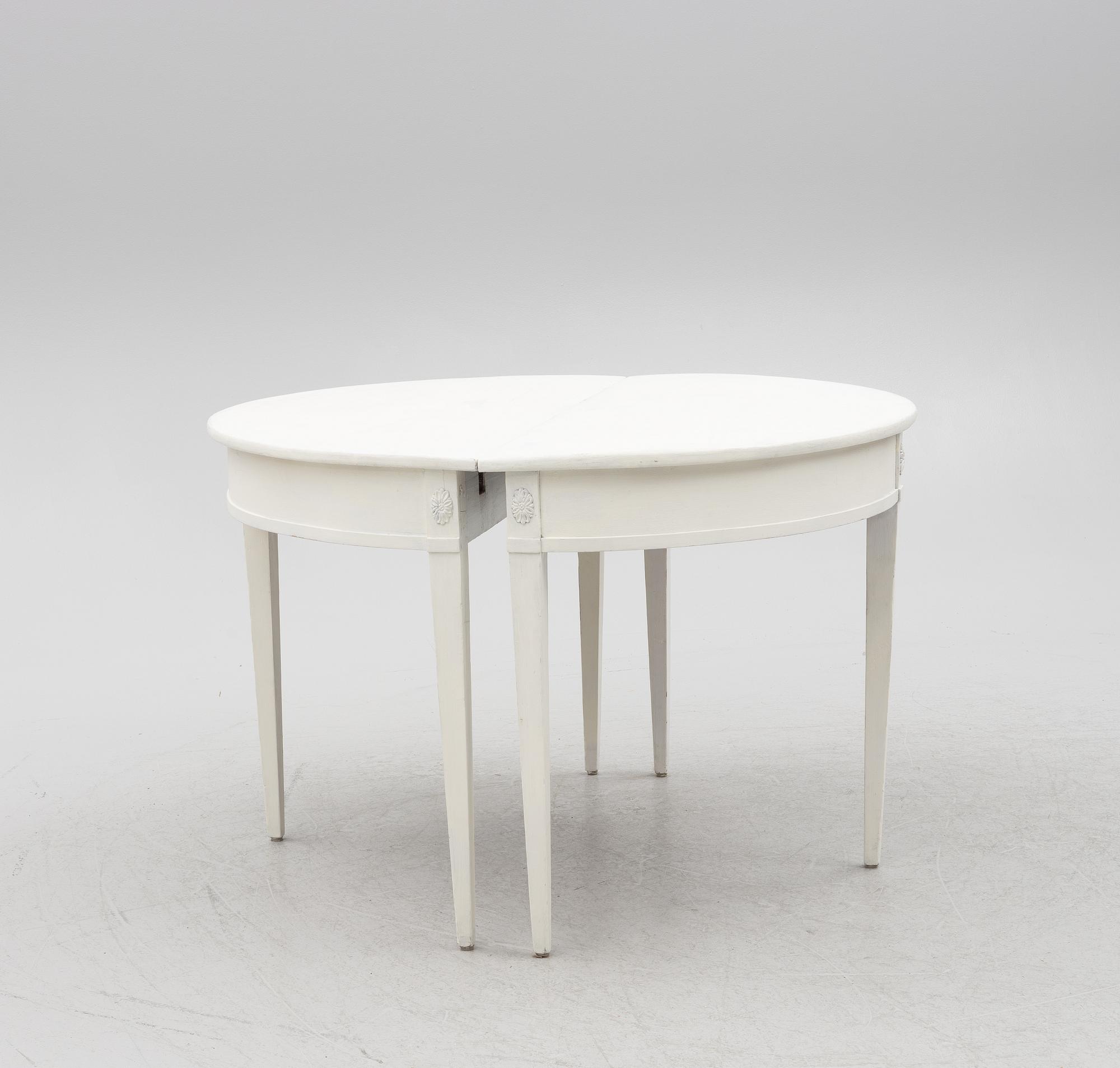 Dining table, Gustavian style, 19th century.