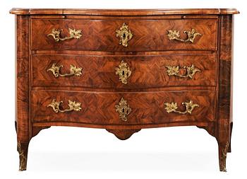 354. A Swedish late Baroque 18th century commode.