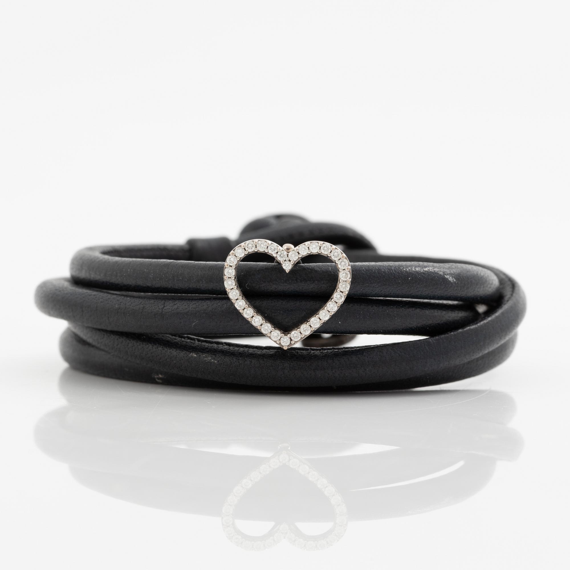 Ole Lynggaard bracelet leather with heart-shaped charm 18K white gold with round brilliant-cut diamonds "Sweet Spot".