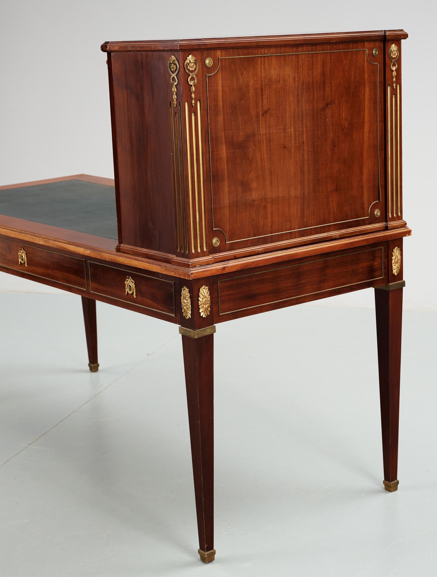 SKRIVBORD. Gustaviansk stil, 1900-talets början.
