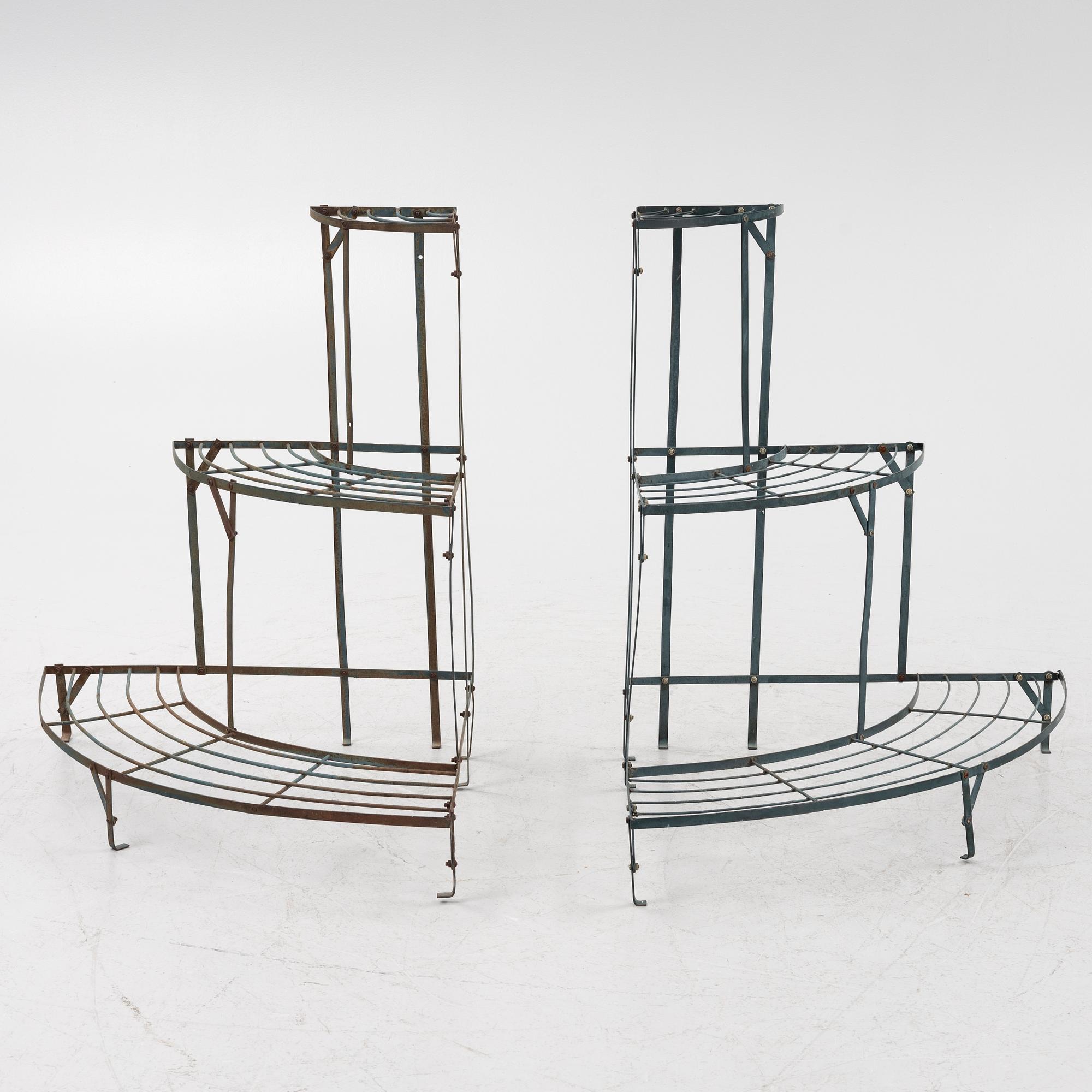 Blomstertrappor, 2 st, omkring 1900-talets mitt.