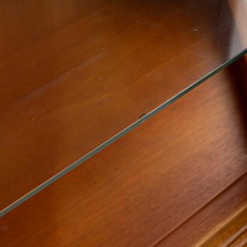 Carl Malmsten, vitrinskåp, "Undantaget" 1900-talets andra hälft.