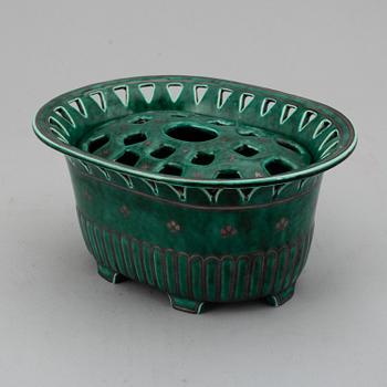 WILHELM KÅGE, an "Argenta" creamware flower pot with grate, Guastavsberg, Sweden 1932.