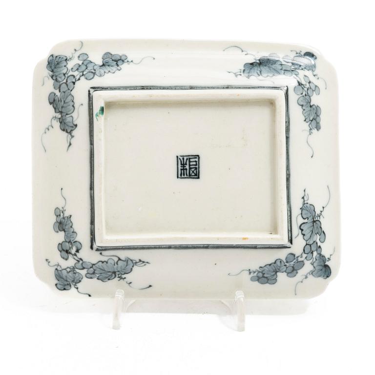 A small Japanese gilt copper box with cover and a porcelain dish, 19th century.