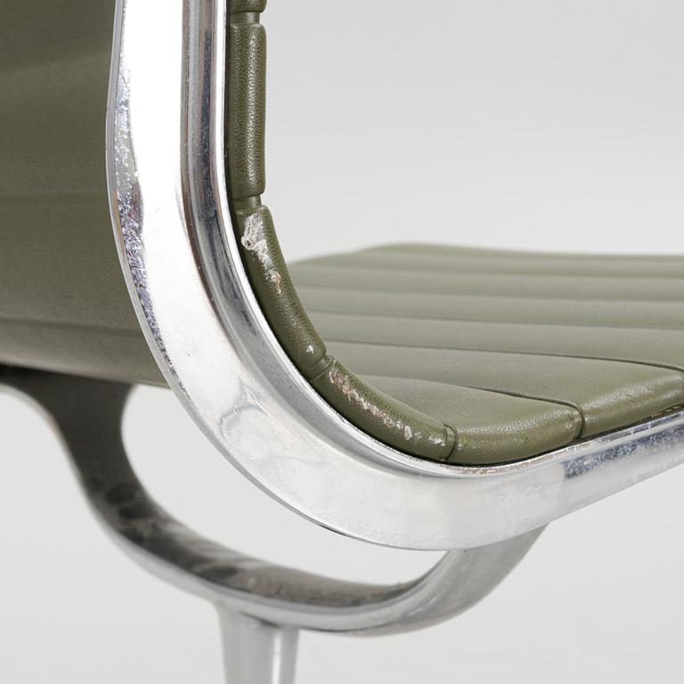 Charles & Ray Eames, chair, "EA 105", Herman-Miller, second half of the 20th century.