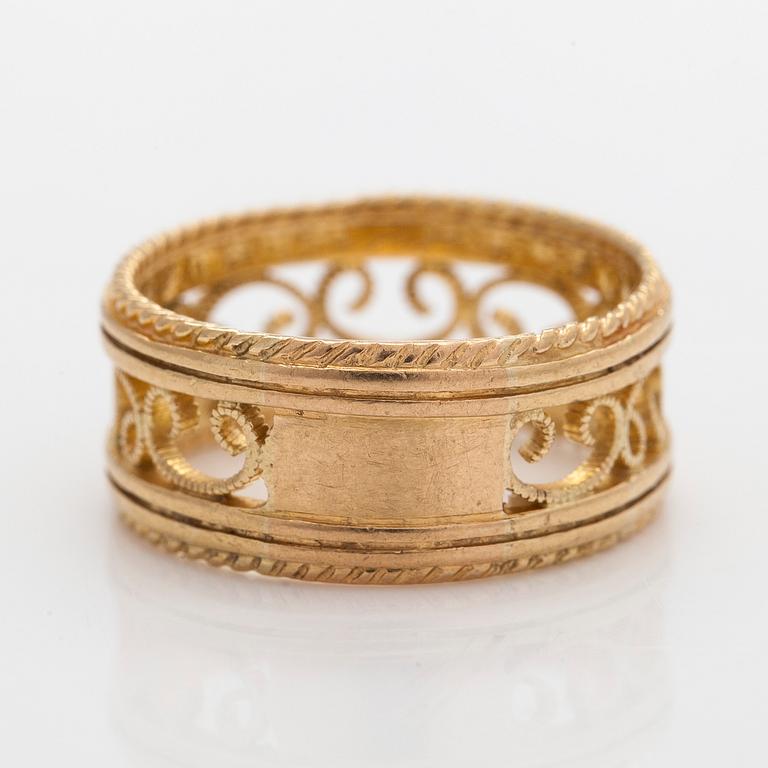 Kalevala Koru, an 18K gold 'Filigree' ring, Helsinki 2001.
