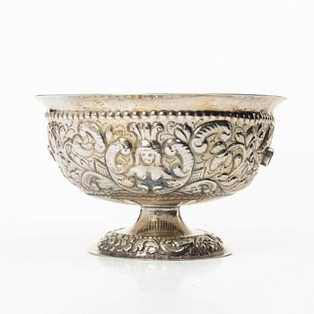 A Dutch silver bowl, unidentified maker LH, Rotterdam 1740s.