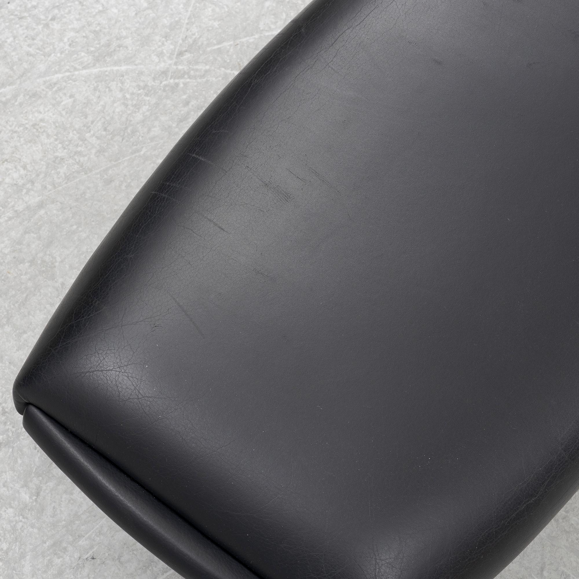 Hans J. Wegner, fåtölj med fotpall, "Ox Chair", EJ-100, Erik Jørgensen Møbelfabrik A/S, Svendborg, Danmark.