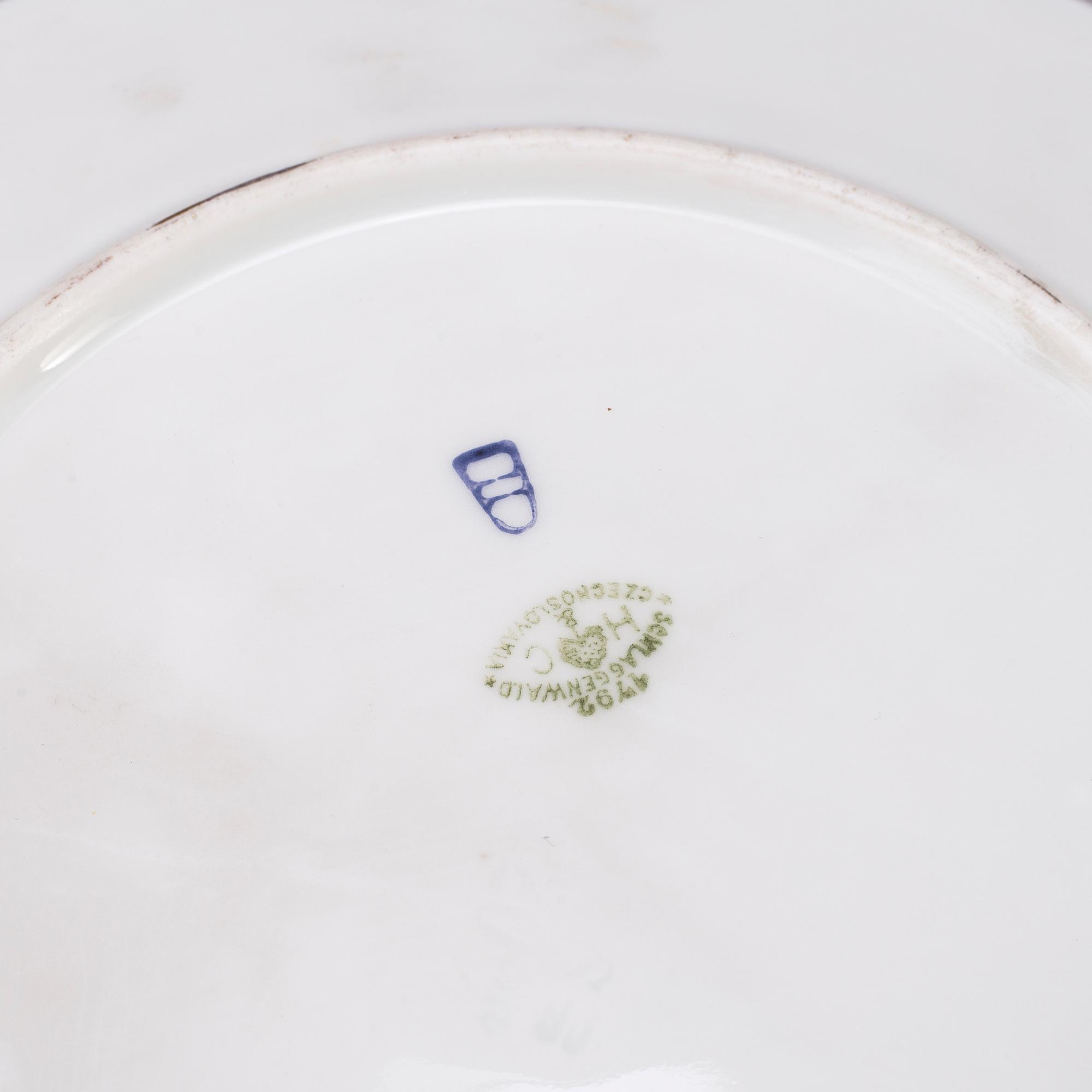 A Schlaggenwald and Berlin porcelaine service, 9 pieces. 19th/20th century.