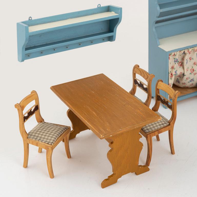 Dollhouse furniture, 16 pieces, Berit Bergström, Nolbyn, Värmland craftsmanship, 1930s/40s.