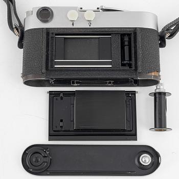 Leica M2, no. 1069931, 1963.