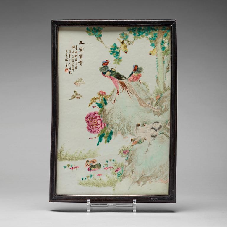 A famille rose porcelain placque, late Qing dynasty, signed Yu Chun 喻春, dated 1901.