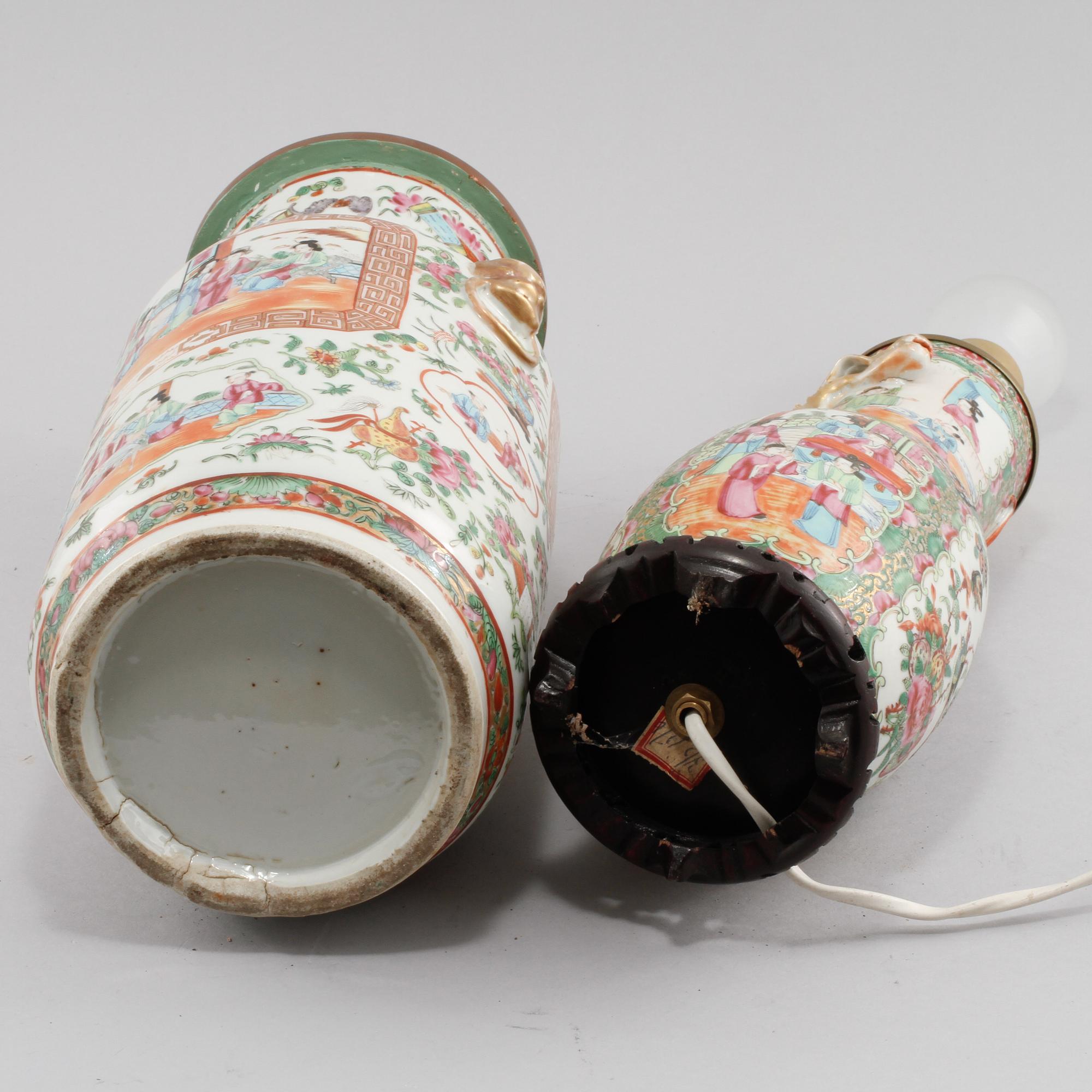 BORDSLAMPOR, 2 st, porslin, Kina, 1900-tal.