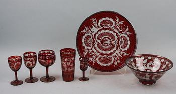 GLASSERVISDELAR, 33 st, böhmisk typ, 1900-talets andra hälft.