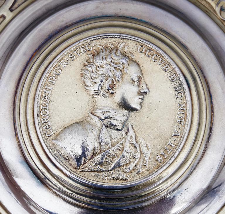 DRYCKESKANNA, silver, barockstil, Möllenborg, Stockholm 1907. Vikt ca  1200 gram.