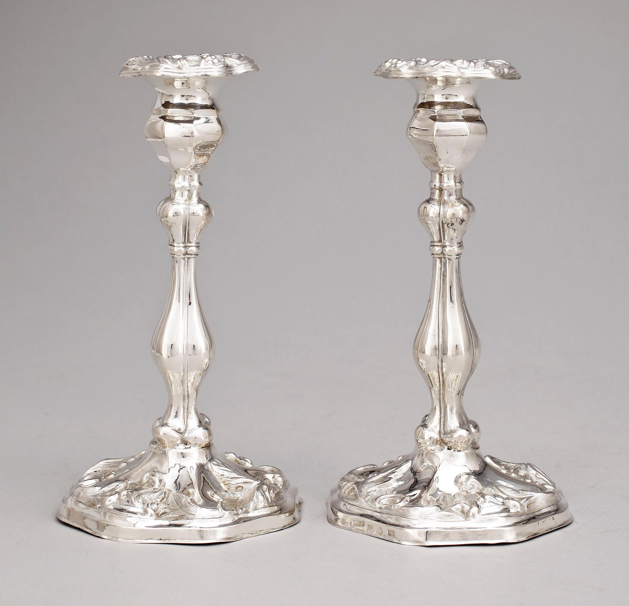 LJUSSTAKAR, ett par, silver, Carl Julius Åkerman, Mariestad, 1857.