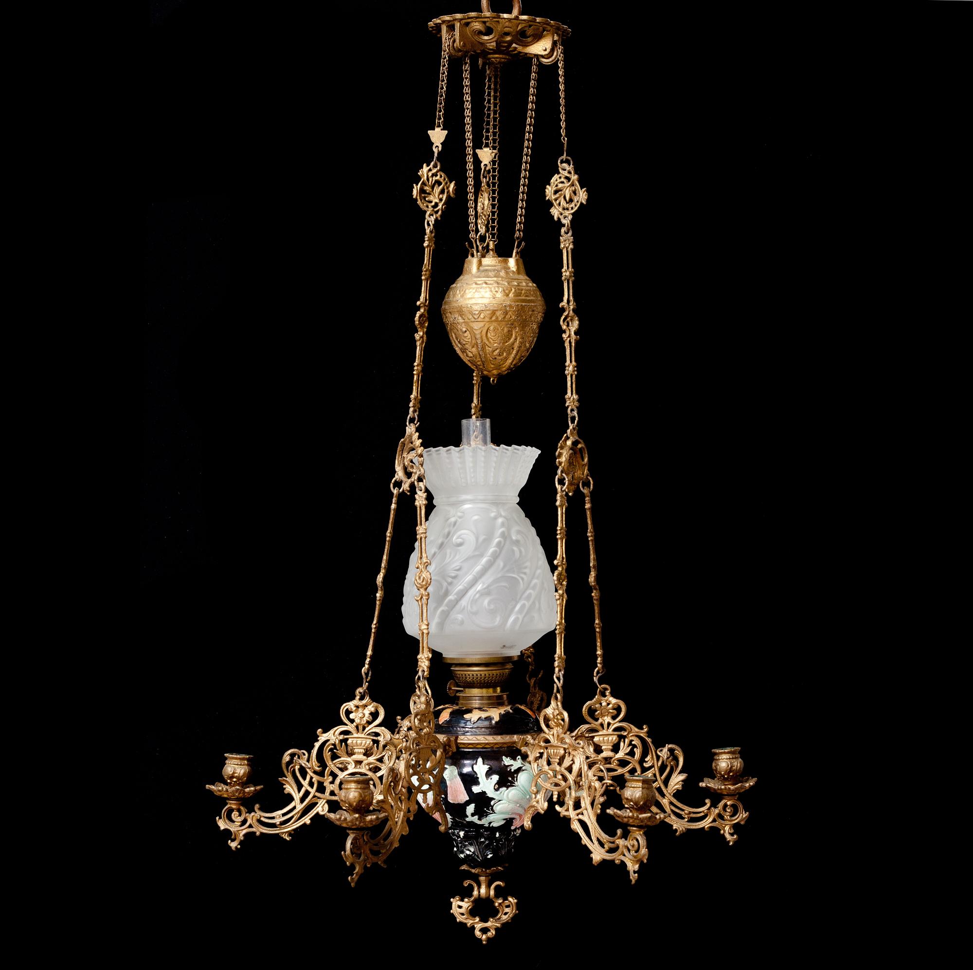 TAKFOTOGENLAMPA, majolika, sekelskiftet 1900.