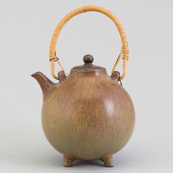 A Gunnar Nylund stoneware teapot, Rörstrand 1950´s.