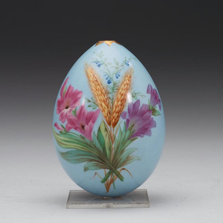 A Russian porcelain egg, 19th Century.