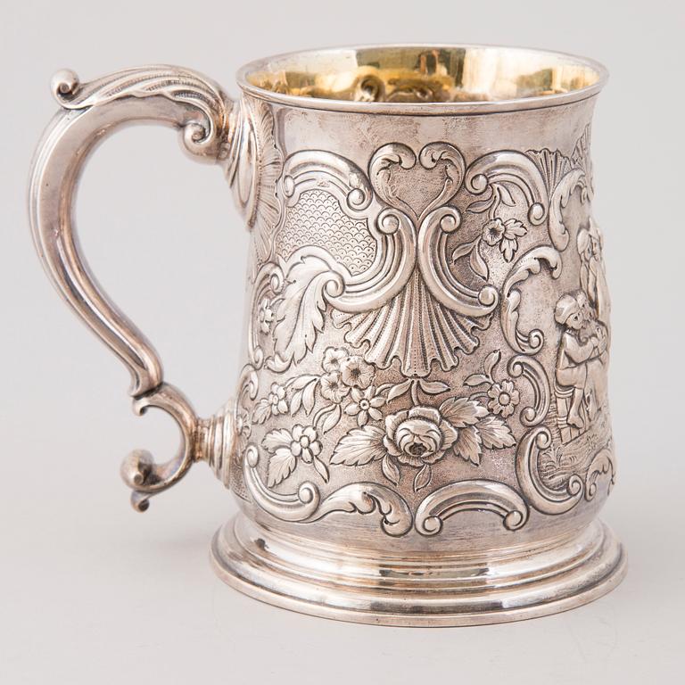 A ENGLISH TANKARD, silver, London 1772.