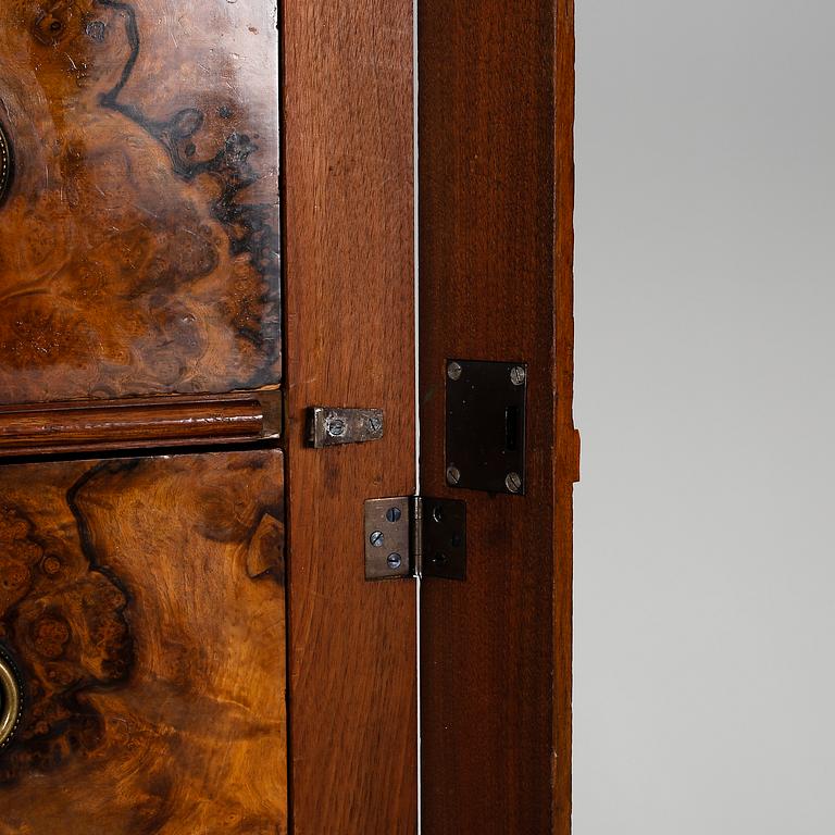 HERRBYRÅ, nyrenässans, 1800-talets slut.