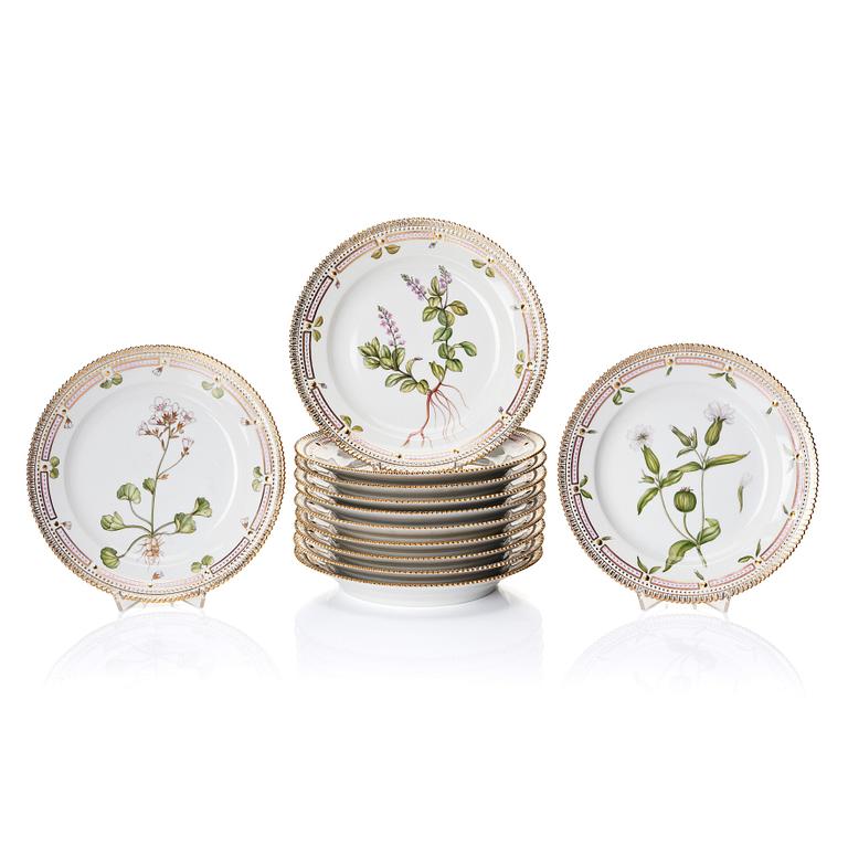 A set of 12 Royal Copenhagen 'Flora Danica' plates, Denmark, 20th Century.