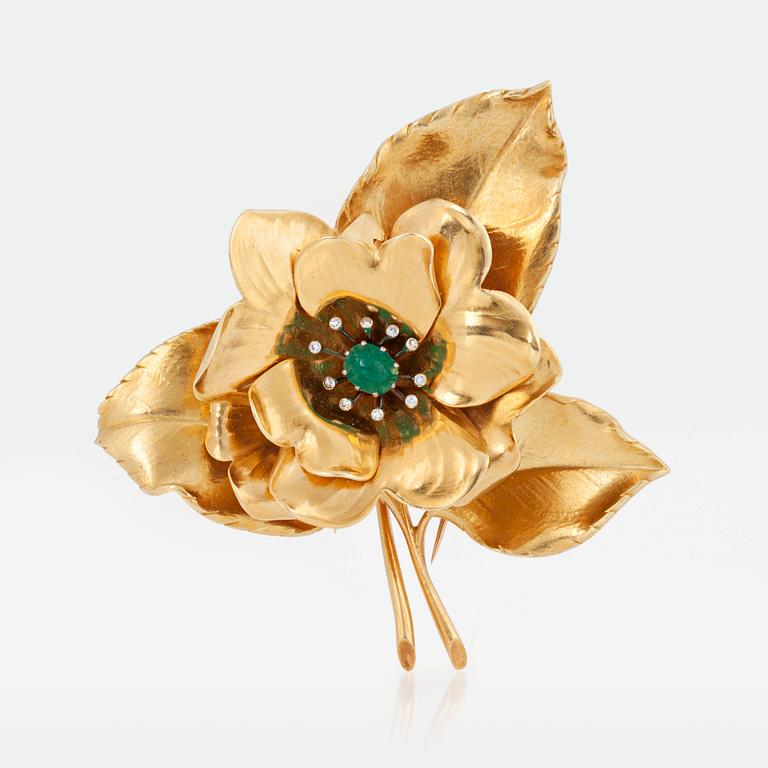 BROSCH med en cabochonslipad smaragd samt diamanter.