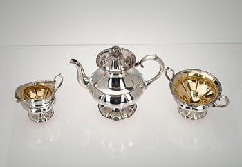KAFFESERVIS, 3 delar, silver, rokoko stil, Suomen kultasepät, Åbo 1935-1936. Tot. vikt ca 1349 g.