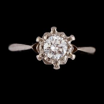 RING, 18K vitguld, briljantslipad diamant ca 0.52 ct. Vikt ca 5 g.
