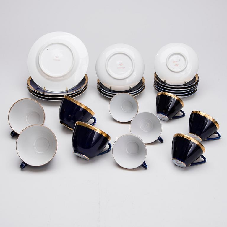 KAFFE- och TESERVISDELAR, 43 st, porslin, Lomonosov, Ryssland 1900-tal. Sovjetiska stämplar.