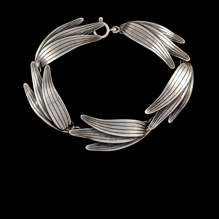 ARMLÄNK, sterlingsilver, Stigbert för Heribert Engelbert, Stockholm, 1952. Vikt 24,5 g.