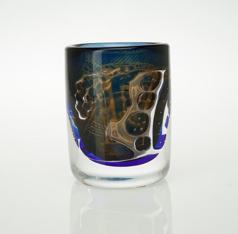 An Edvin Öhrström 'ariel' glass vase, Orrefors 1972.