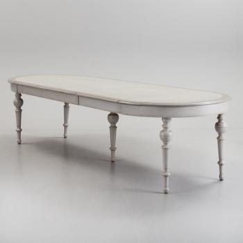 A late 19th century dining table.