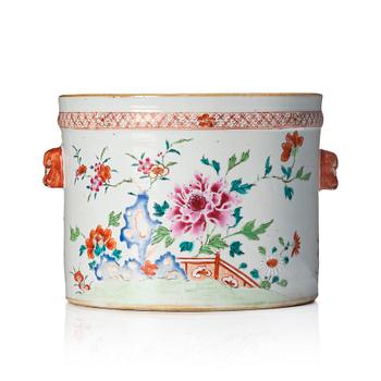 A famille rose 'Chinese Export' wine cooler, Qing dynasty, Qianlong (1736-95).