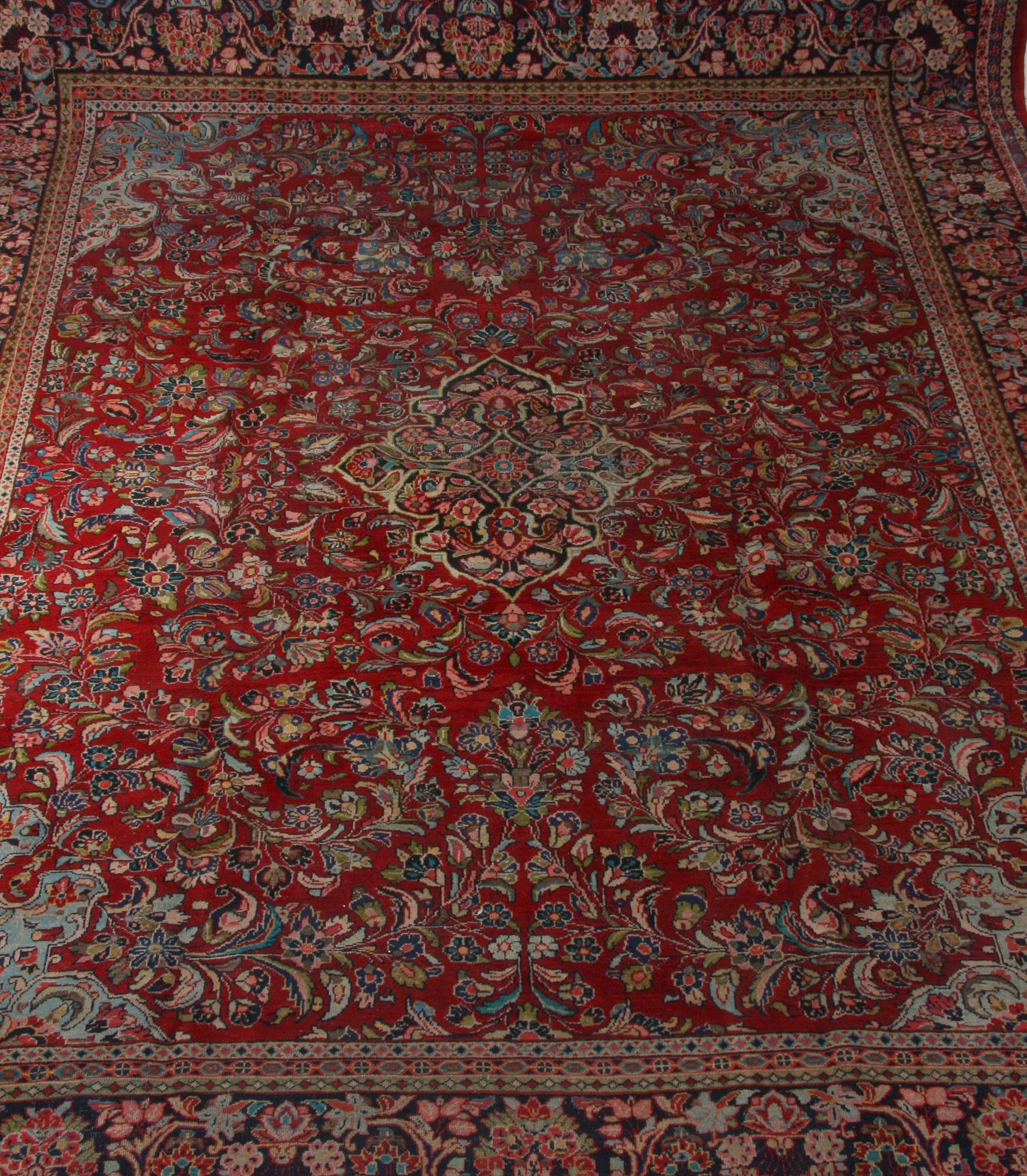 MATTA, troligen antik Sarouk. 420 x 325.