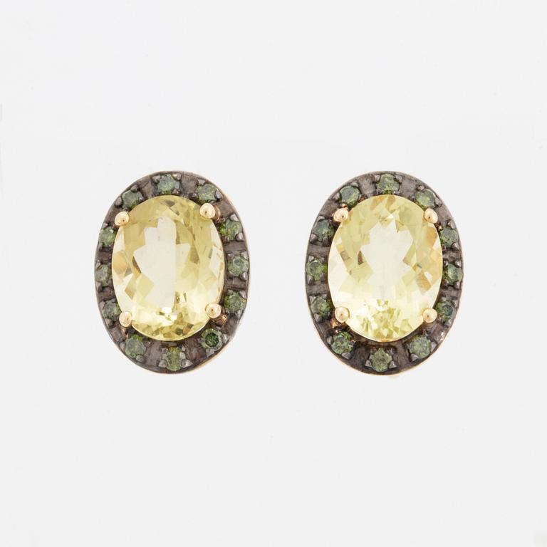 Örhängen,  med citriner med gröna briljantslipade diamanter.
