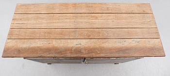 SERVERINGSSKÅP, industrimodell, 1900-talets andra hälft.