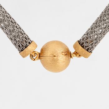 OLE LYNGGAARD, Silver and 18K gold necklace.