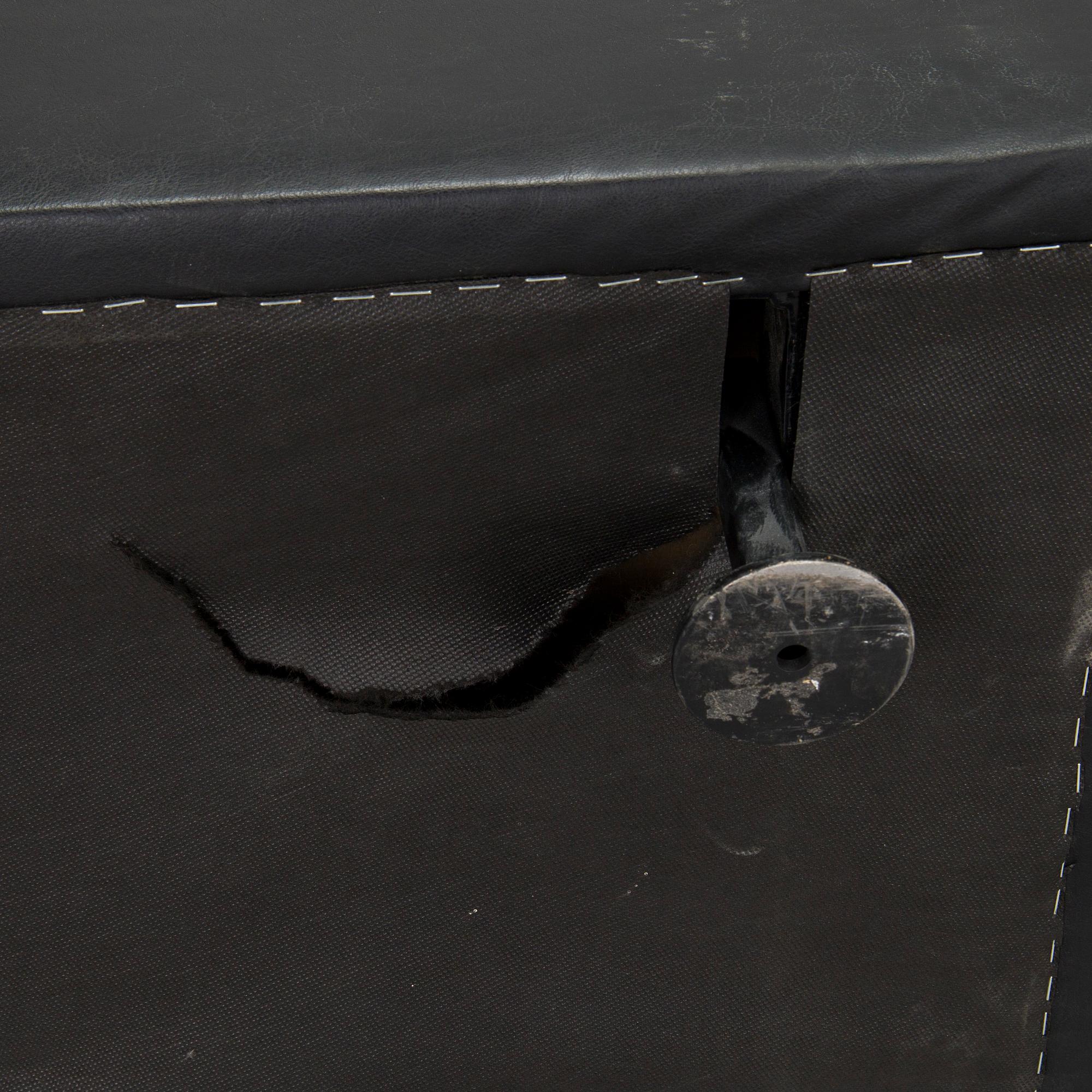 Jouko Järvisalo, fåtöljer, ett par, "Milo", Mobel Oy, Finland, 2000-tal.