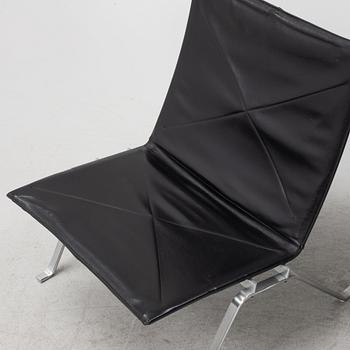 Poul Kjaerholm, fåtöljer, ett par, "PK22", Fritz Hansen, Danmark, 1987.