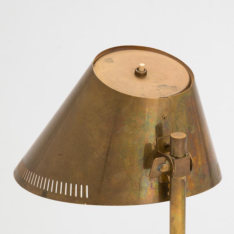 Paavo Tynell, a mid-20th-century  '9227' table lamp for Idman.