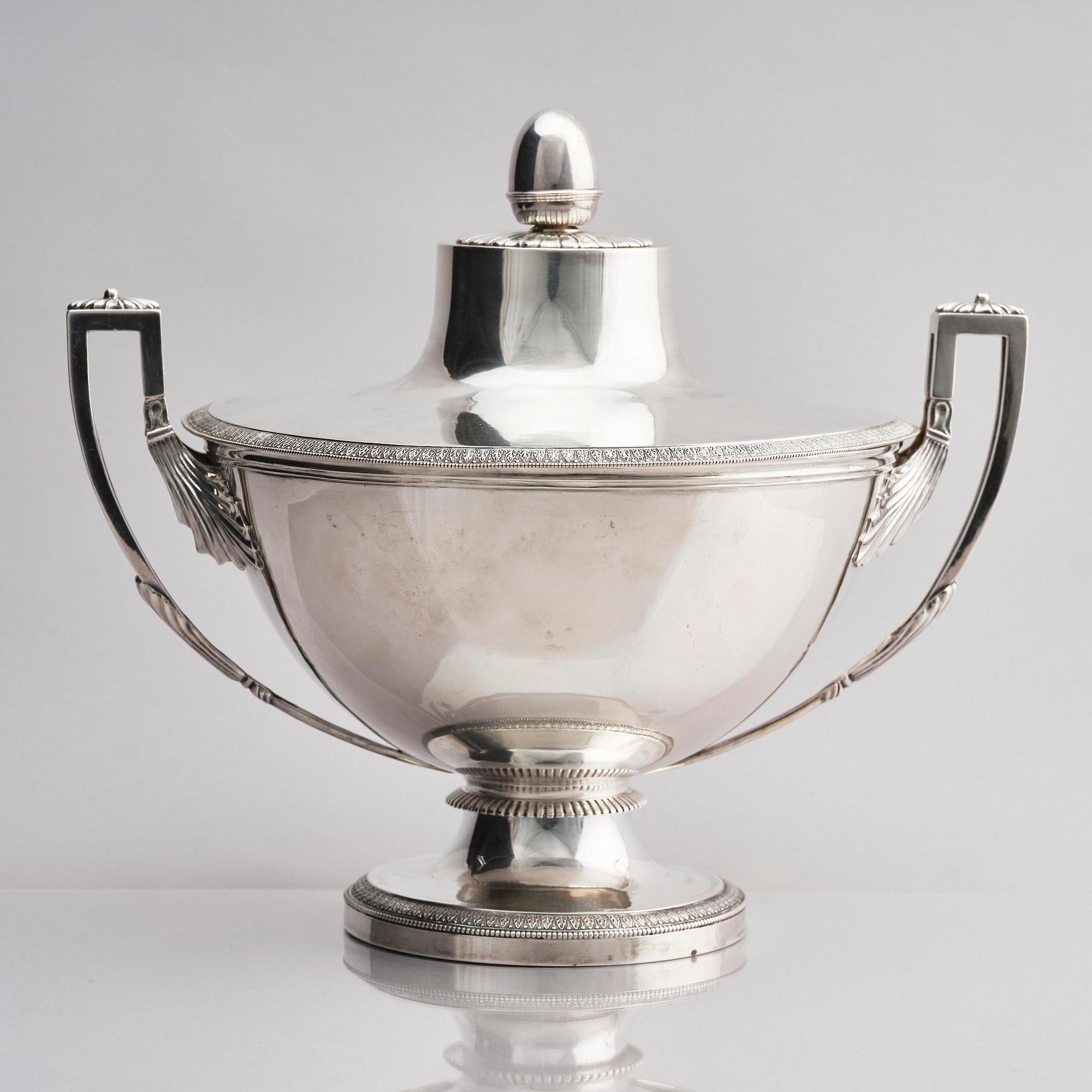 A Swiss silver tureen with lid, mark of Bossard & Sohn, 20th Century.