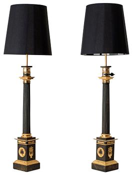 1022. A pair of French late Empire table lamps.