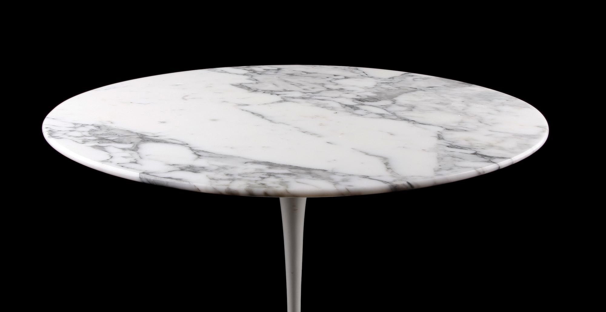 BORD, efter "Tulip", Eero Saarinen.