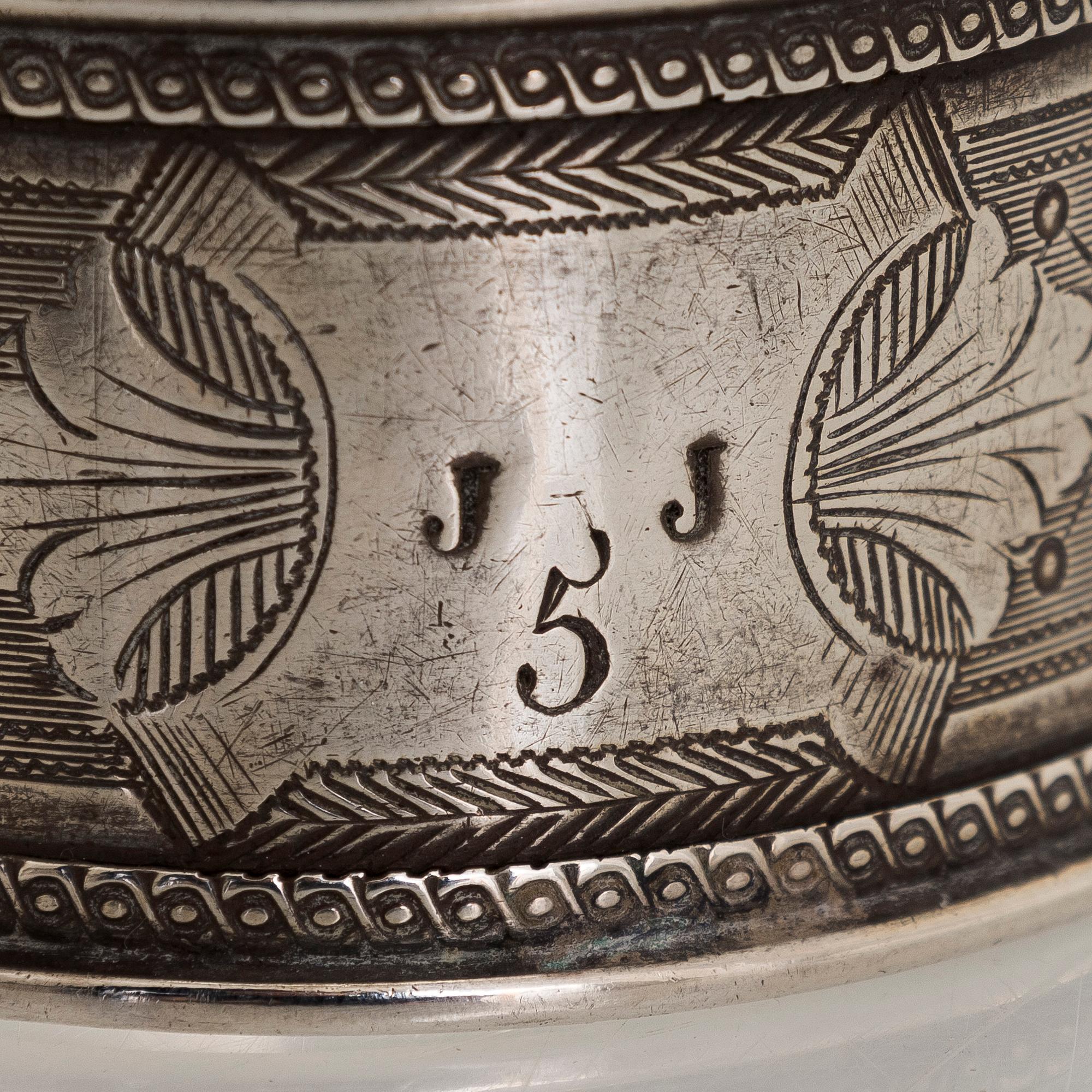 Napkin rings, 6 pcs, a pair of salt shakers, and salt cellars, silver and glass, including English and Finnish marks.