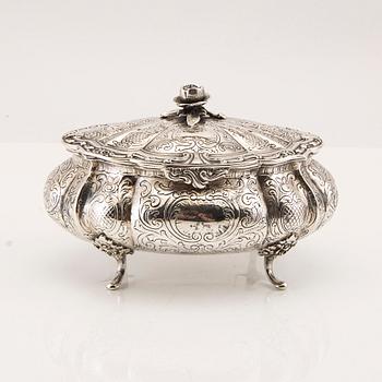 A Swedish silver suger box mark of JL HUltman Stockholm 1951, weight 443 gram.