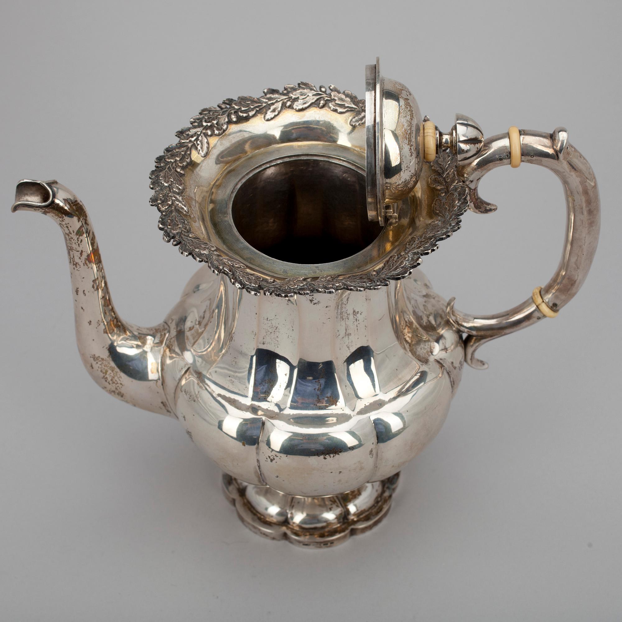 KAFFEKANNA, silver, Helsingfors 1919. Vikt ca 901 g.