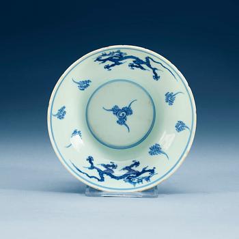 1604. A blue and white bowl, late Qing dynasty with Yongzhengs six character mark.